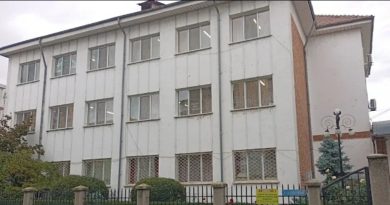 Buzăul pierde Filiala locală a Universității din București, iar primăria pompează bani într-o școală privată cu 14 copii