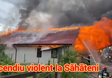 INCENDIU VIOLENT ÎN SĂHĂTENI (BZ). DOUĂ LOCUINȚE CUPRINSE DE FLĂCĂRI. INTERVENȚIE DE AMPLOARE A POMPIERILOR